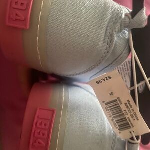 Super Cute Old Navy Canvas Shoes KIDS SZ 3
